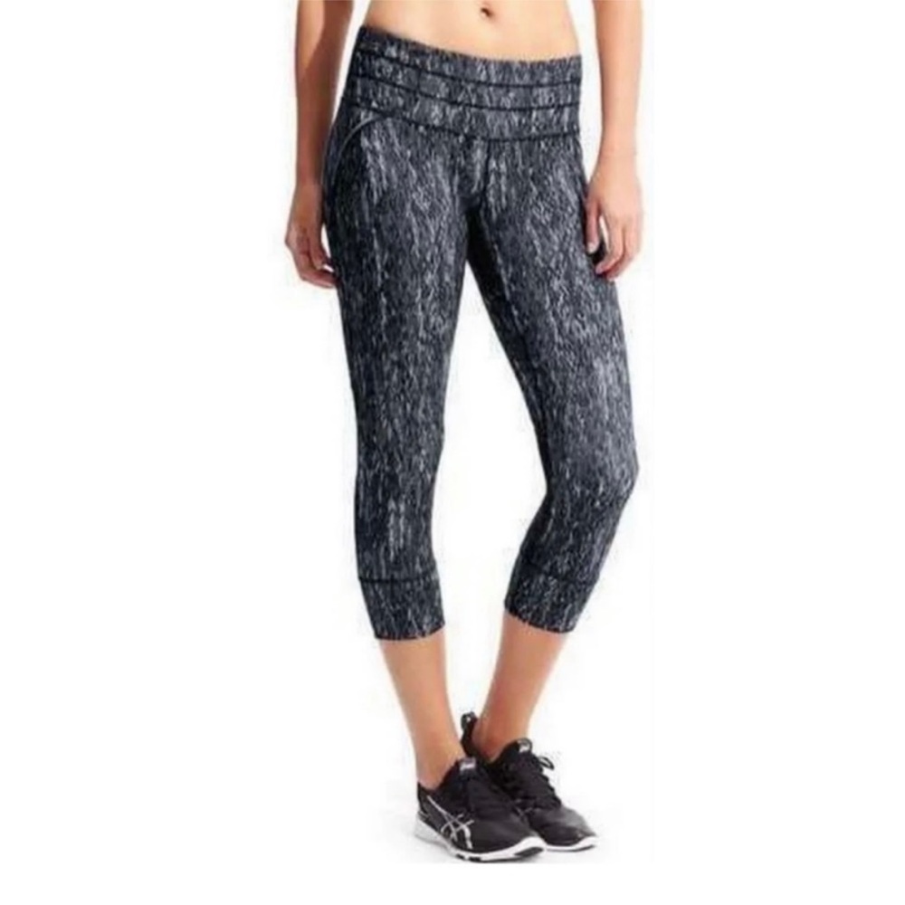 Athleta Reptile Relay Capri Leggings Size Medium